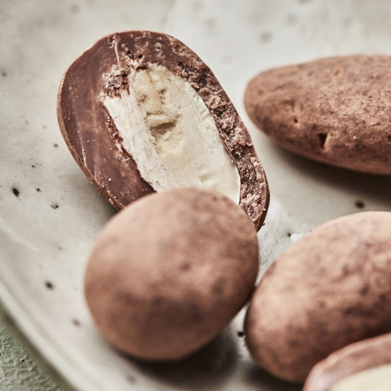 Skúkkulaði Húðaðar Möndlur - Cocoa - Image 2