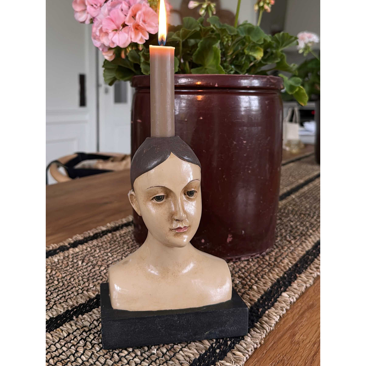 SARA BUST - Kertastjaki - Image 3